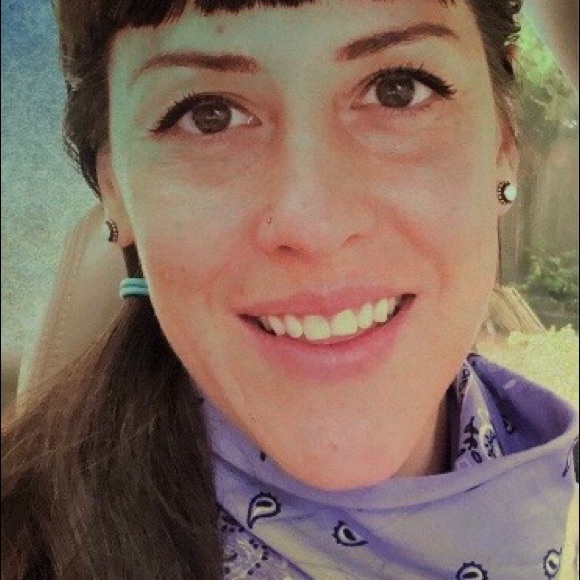 Meet your Posher, Jennifer - Picture 3 of 14